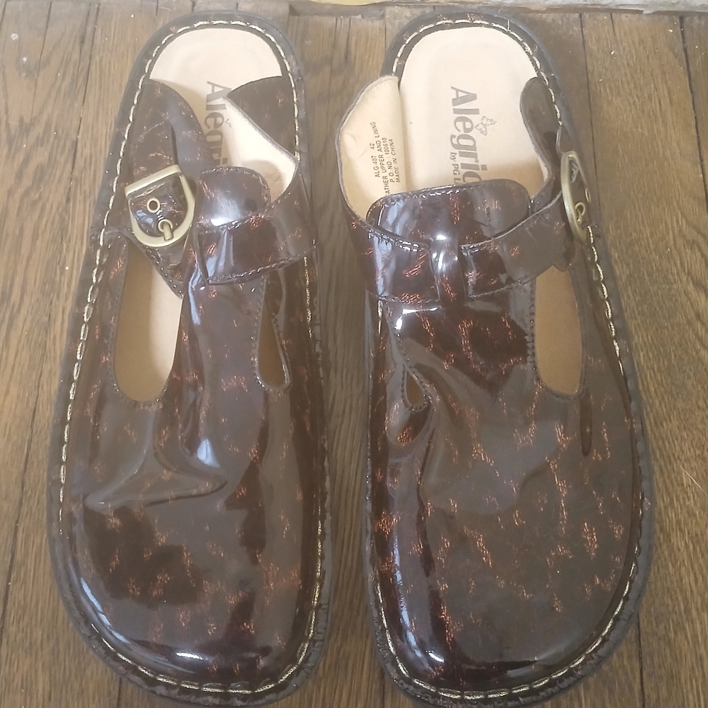 Alegria Women's Shiny Brown Mules